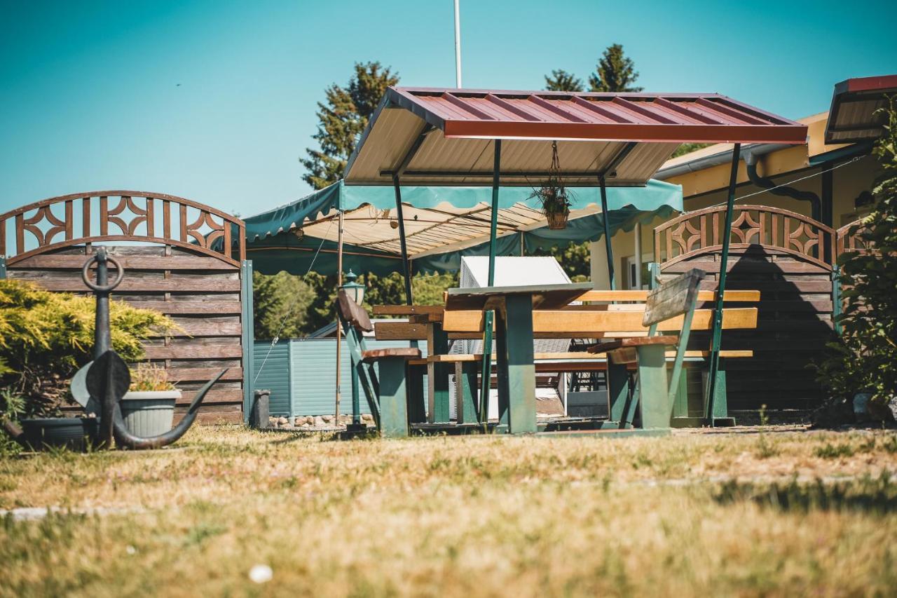 Black Tiger Seaside - Ferienwohnungen Direkt Am See Garden Экстерьер фото