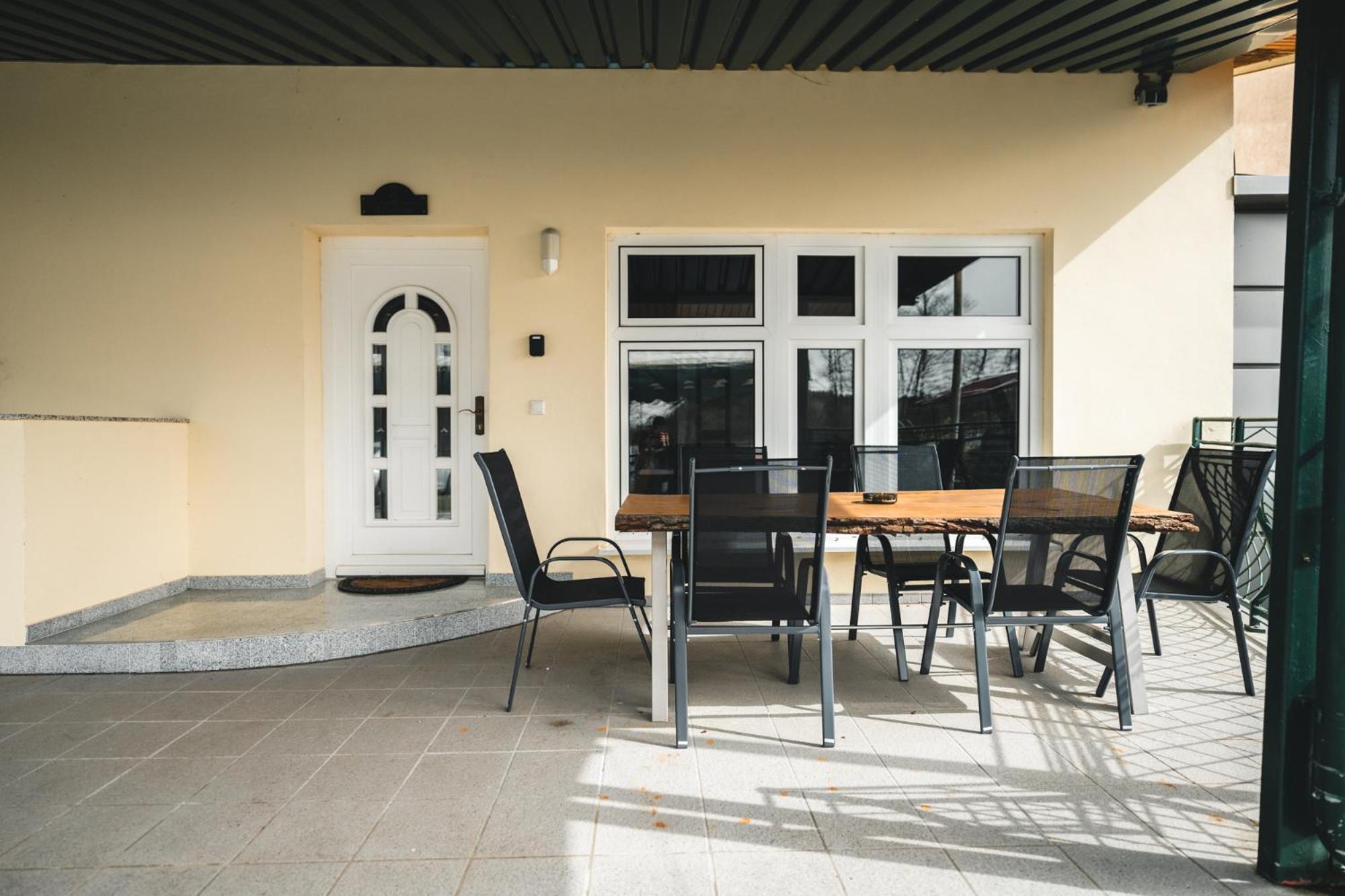 Black Tiger Seaside - Ferienwohnungen Direkt Am See Garden Экстерьер фото