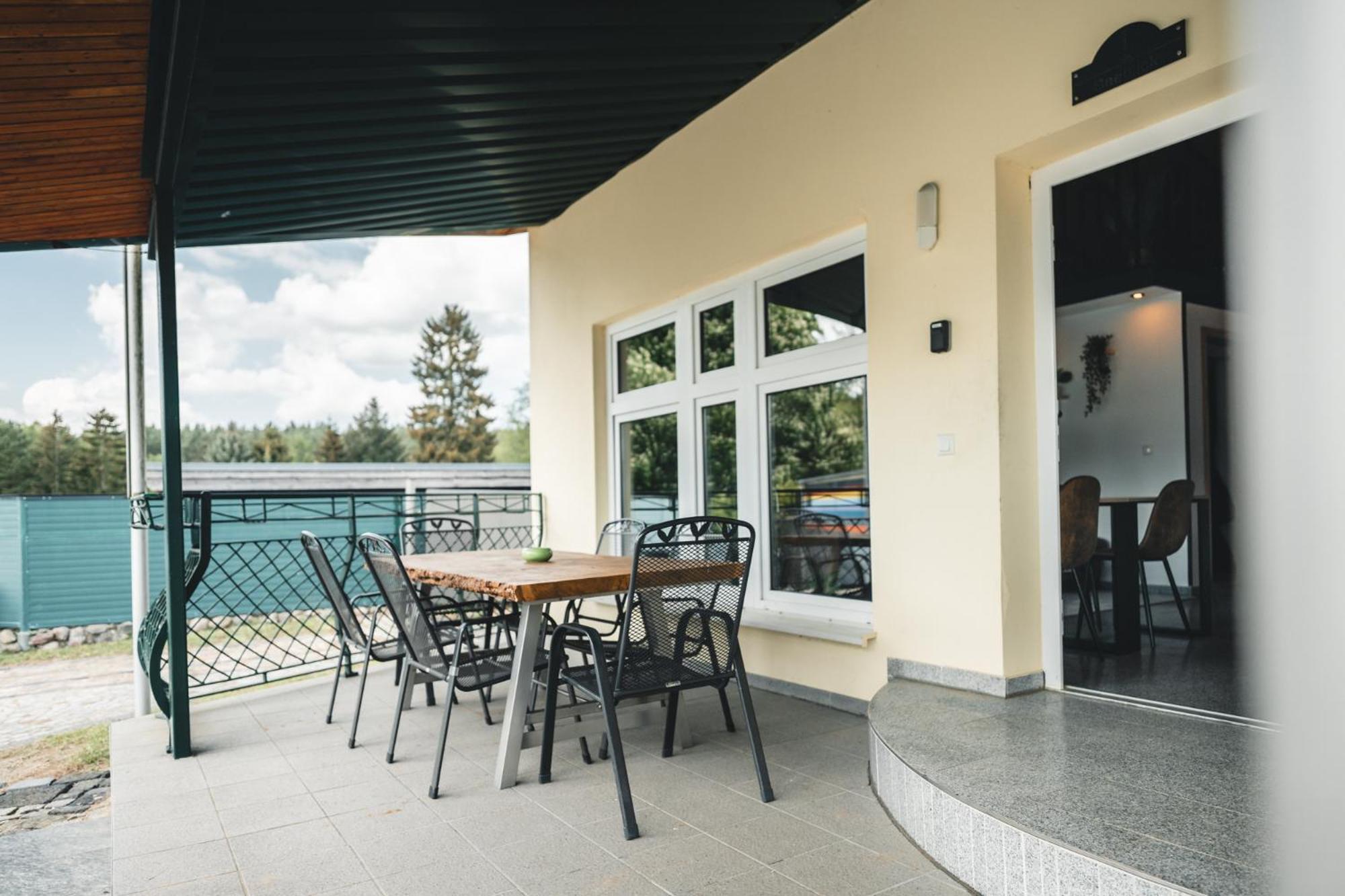 Black Tiger Seaside - Ferienwohnungen Direkt Am See Garden Экстерьер фото